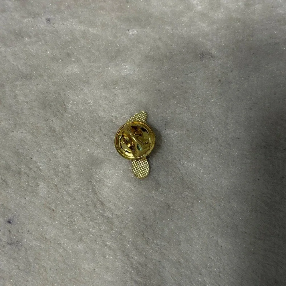North Carolina Tar Heel Gold Tone Vintage Lapel Pin F12